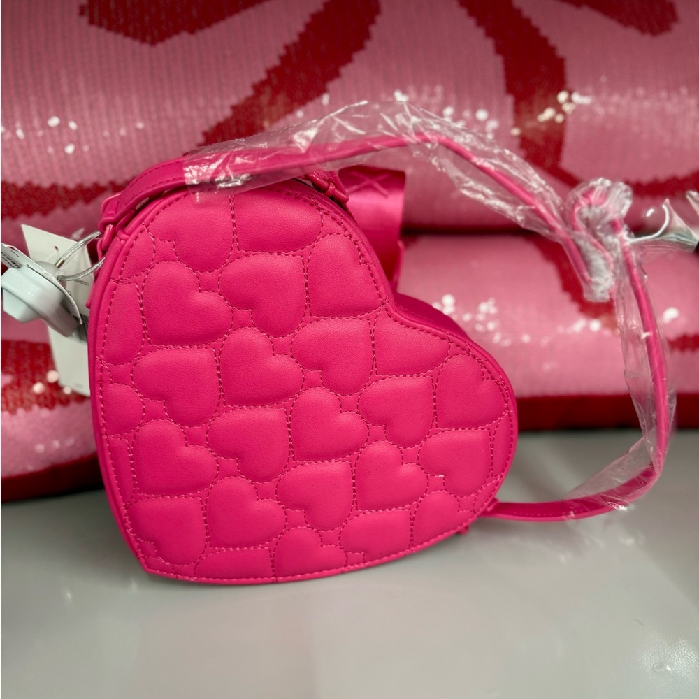 Betsey Johnson XOXO Fuschia Quilted Heart Shape Crossbody Bag with Guitar Strap - Picture 2 of 3